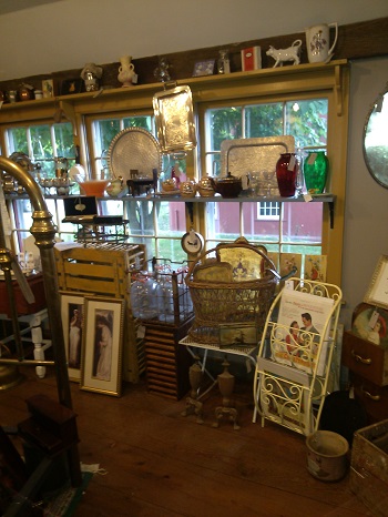 She-She's Finds has a great selection of antiques